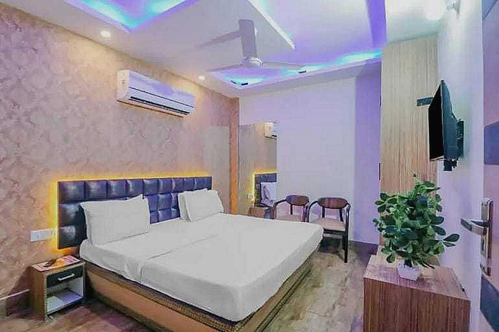 Super Hotel O Vivaan Residency Rohtak Exteriör bild