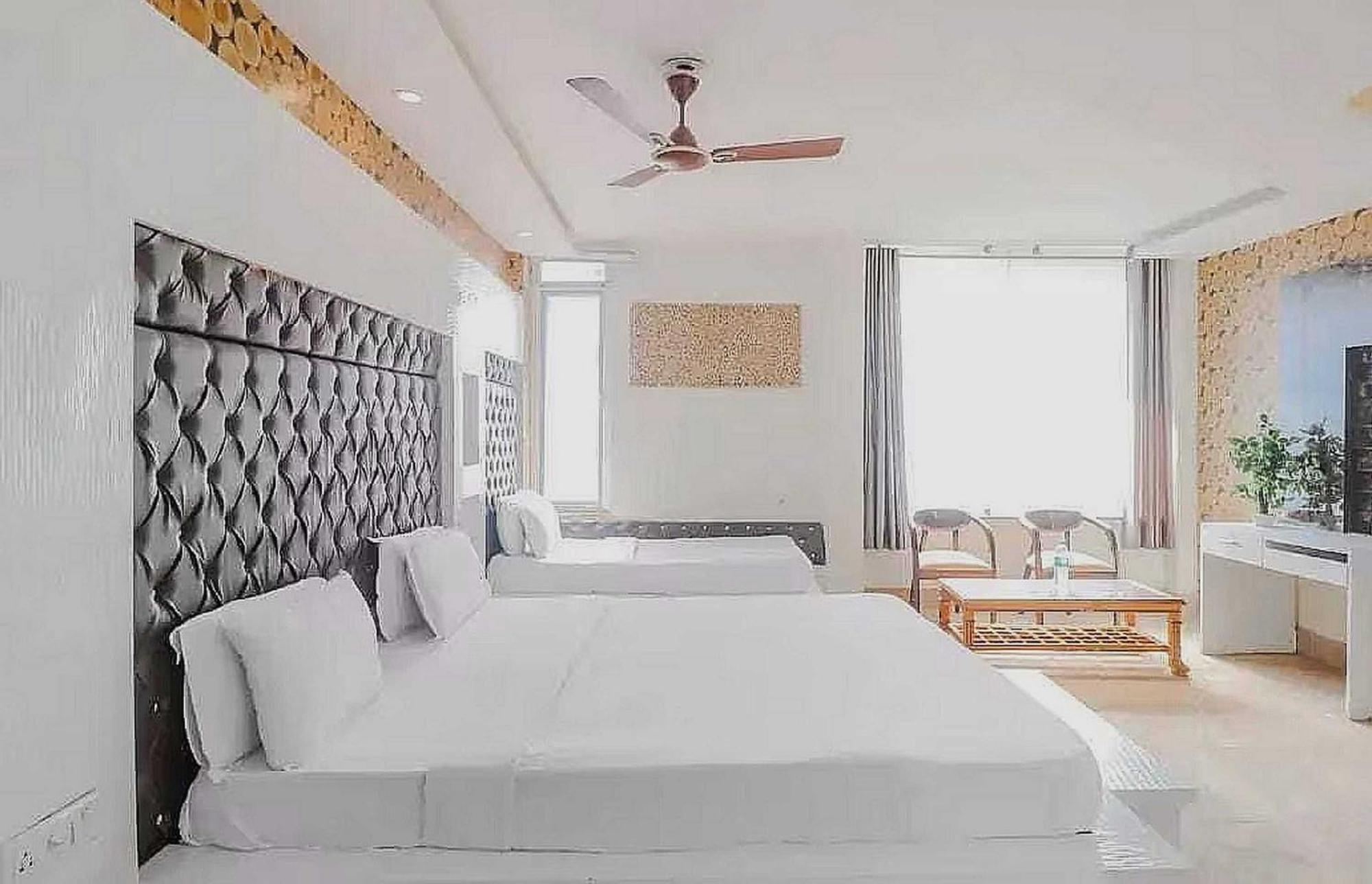 Super Hotel O Vivaan Residency Rohtak Exteriör bild