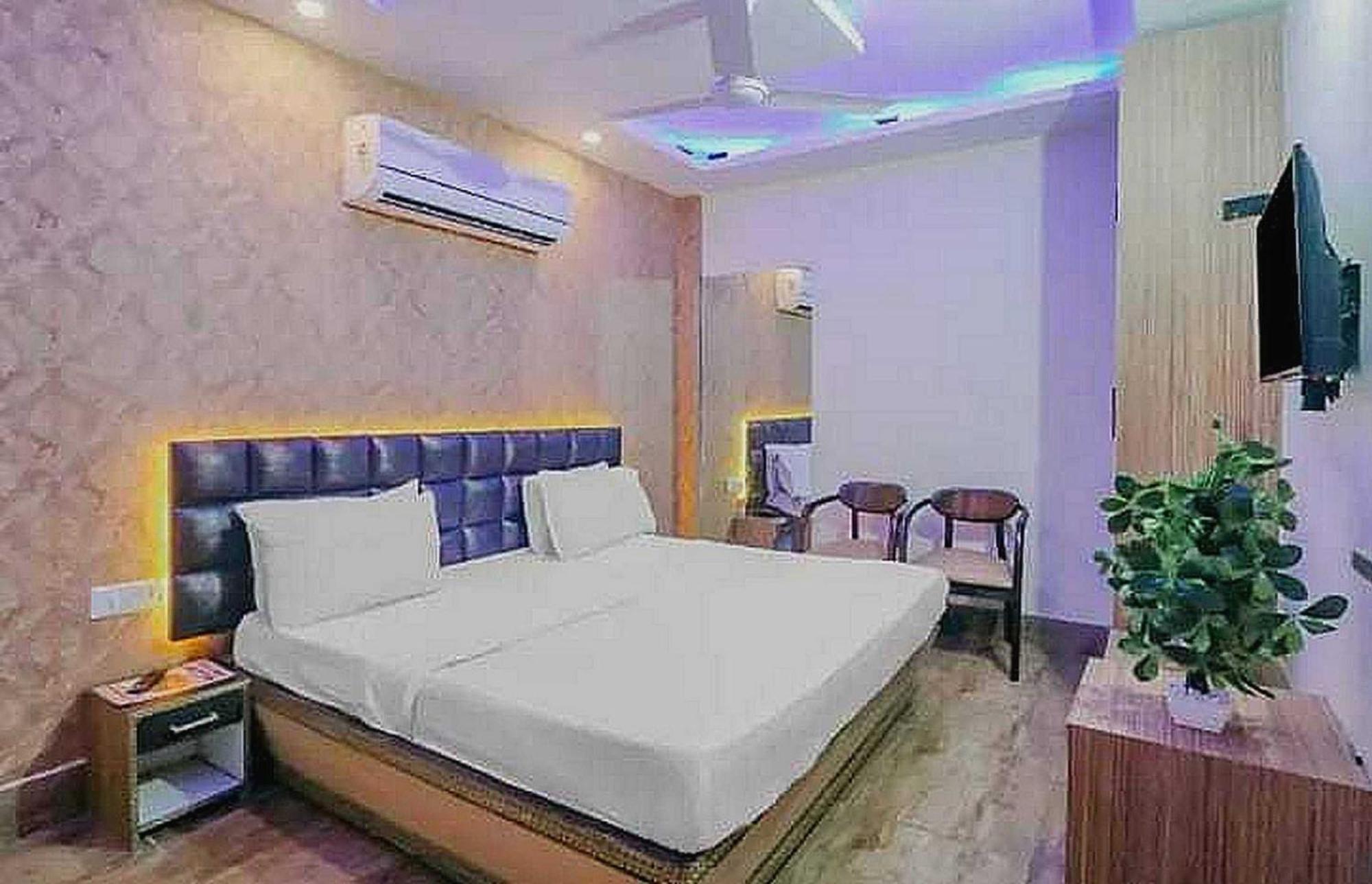 Super Hotel O Vivaan Residency Rohtak Exteriör bild