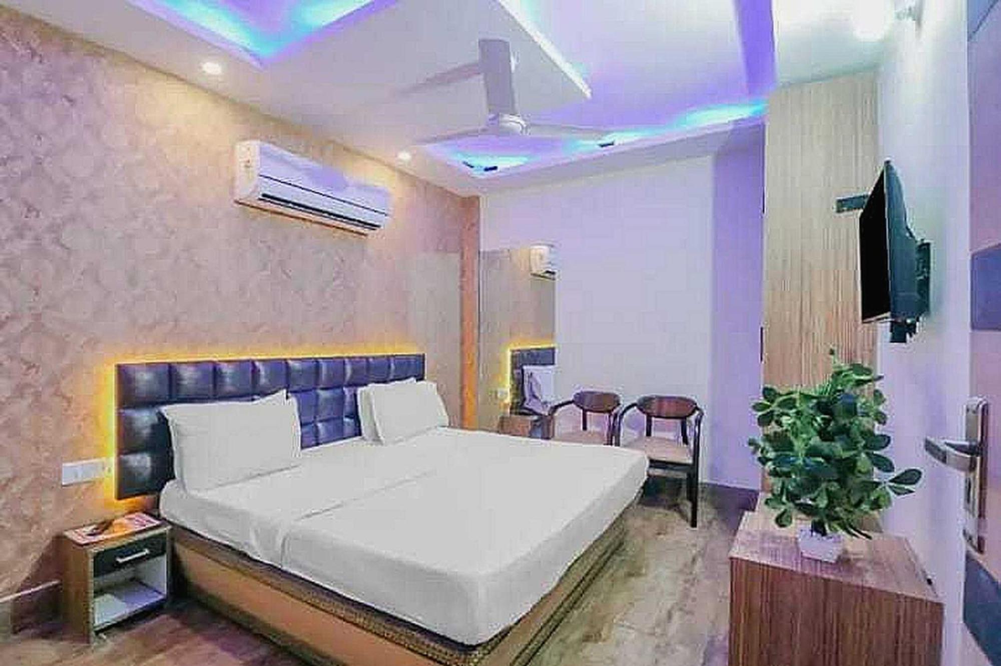 Super Hotel O Vivaan Residency Rohtak Exteriör bild