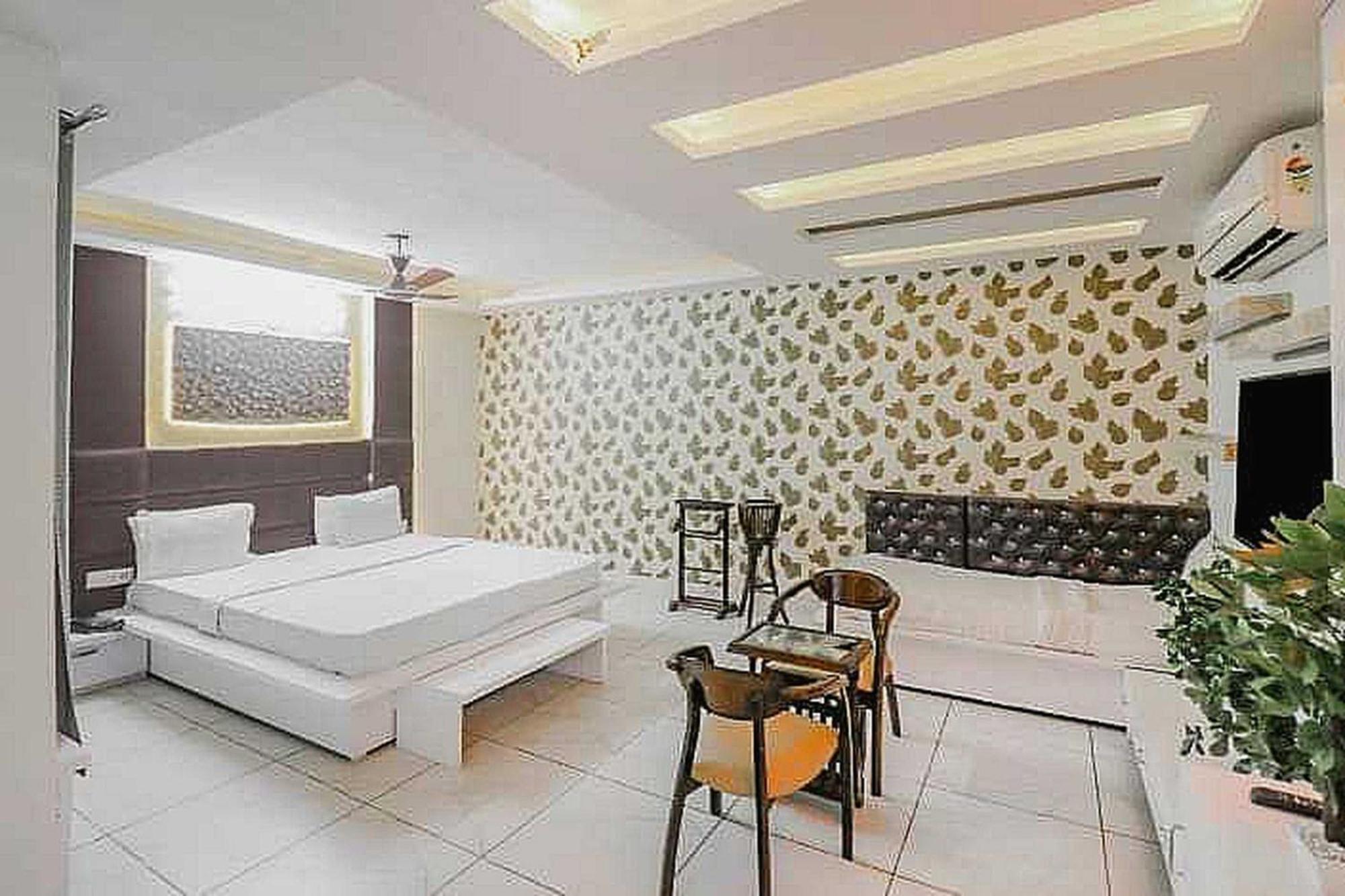 Super Hotel O Vivaan Residency Rohtak Exteriör bild