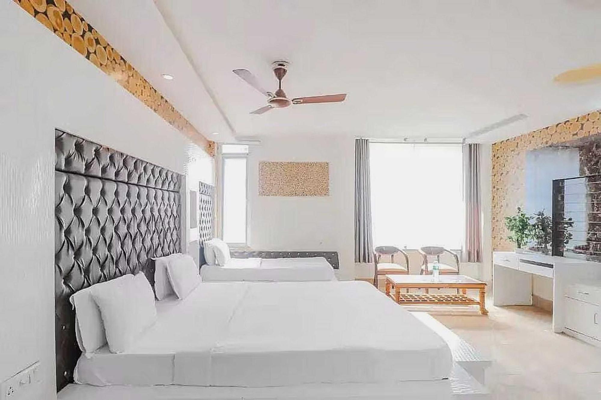 Super Hotel O Vivaan Residency Rohtak Exteriör bild