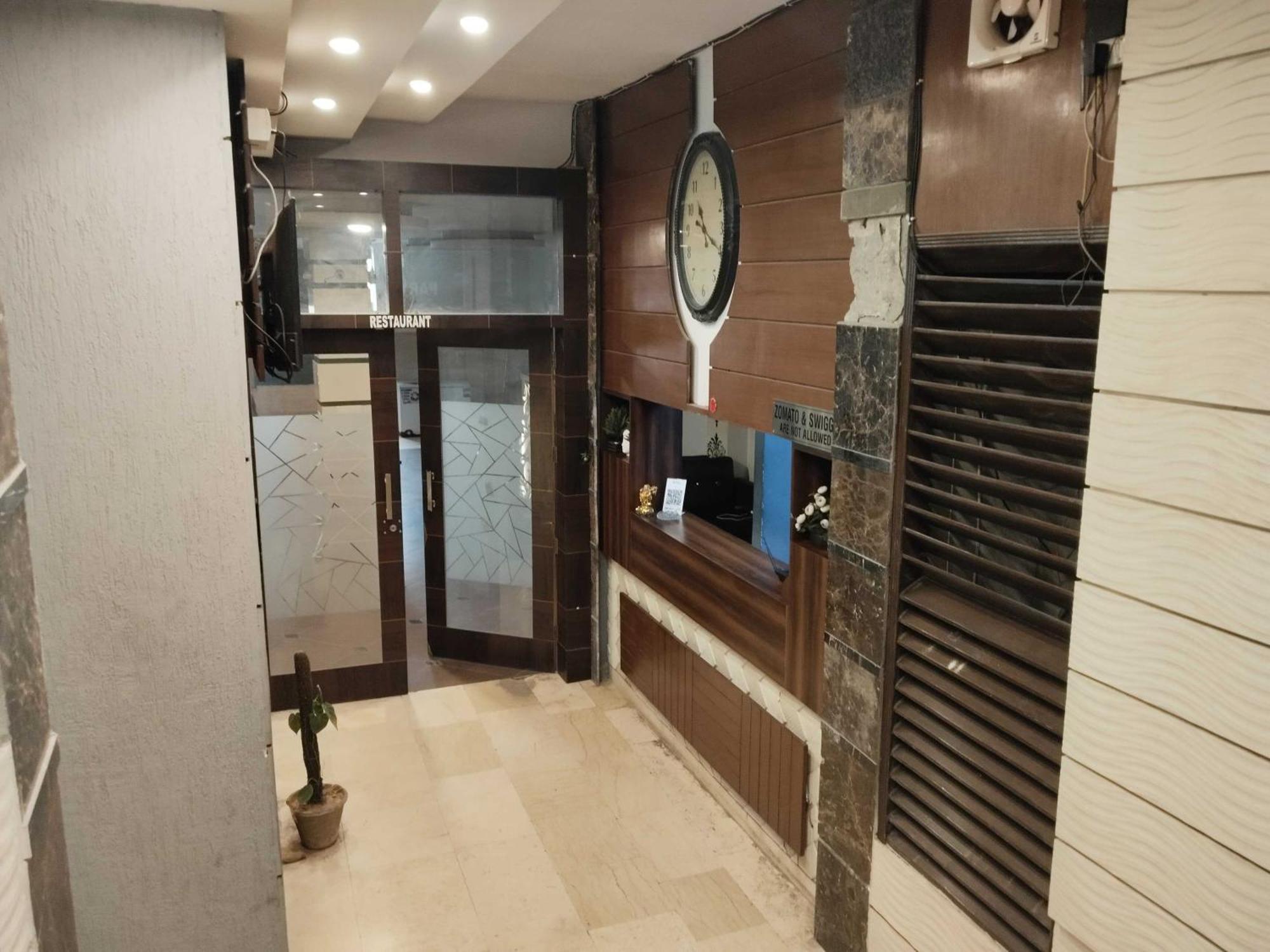 Super Hotel O Vivaan Residency Rohtak Exteriör bild